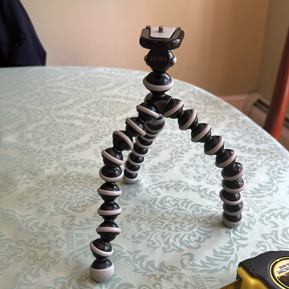 Joby Gorilla Pod DSLR 10” Flexible Tripod with Ballhead w/ level for Sm. camera